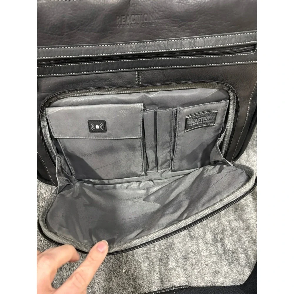 Kenneth Cole Reaction Black‎ Leather Laptop Briefcase Messenger Bag
